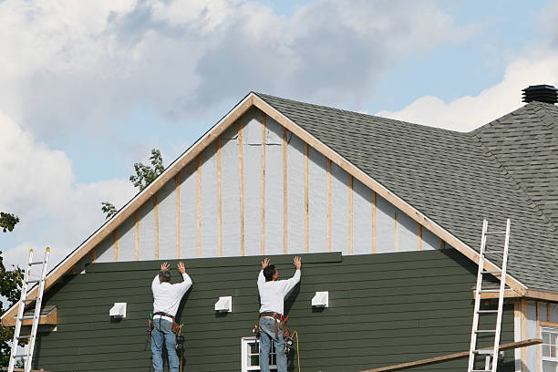 Professional Siding Installation technician working in Fresno, TX